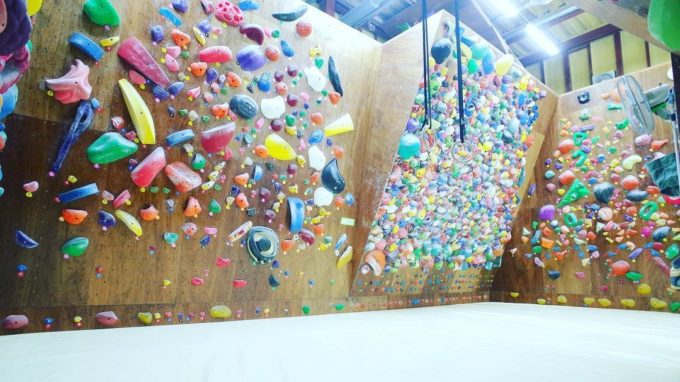 山口県のクライミング施設「ボルダリングジム UNITY（ユニティ）」